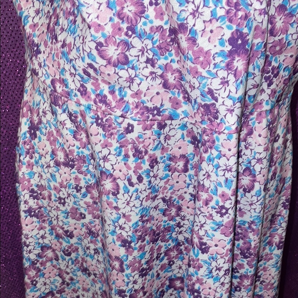 Floral V-Neck Dress - Picture 5 of 8